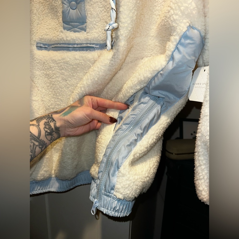 NWT Altar'd State Compare Frostbite Sherpa Pullover $128 MSRP - Picture 9 of 16